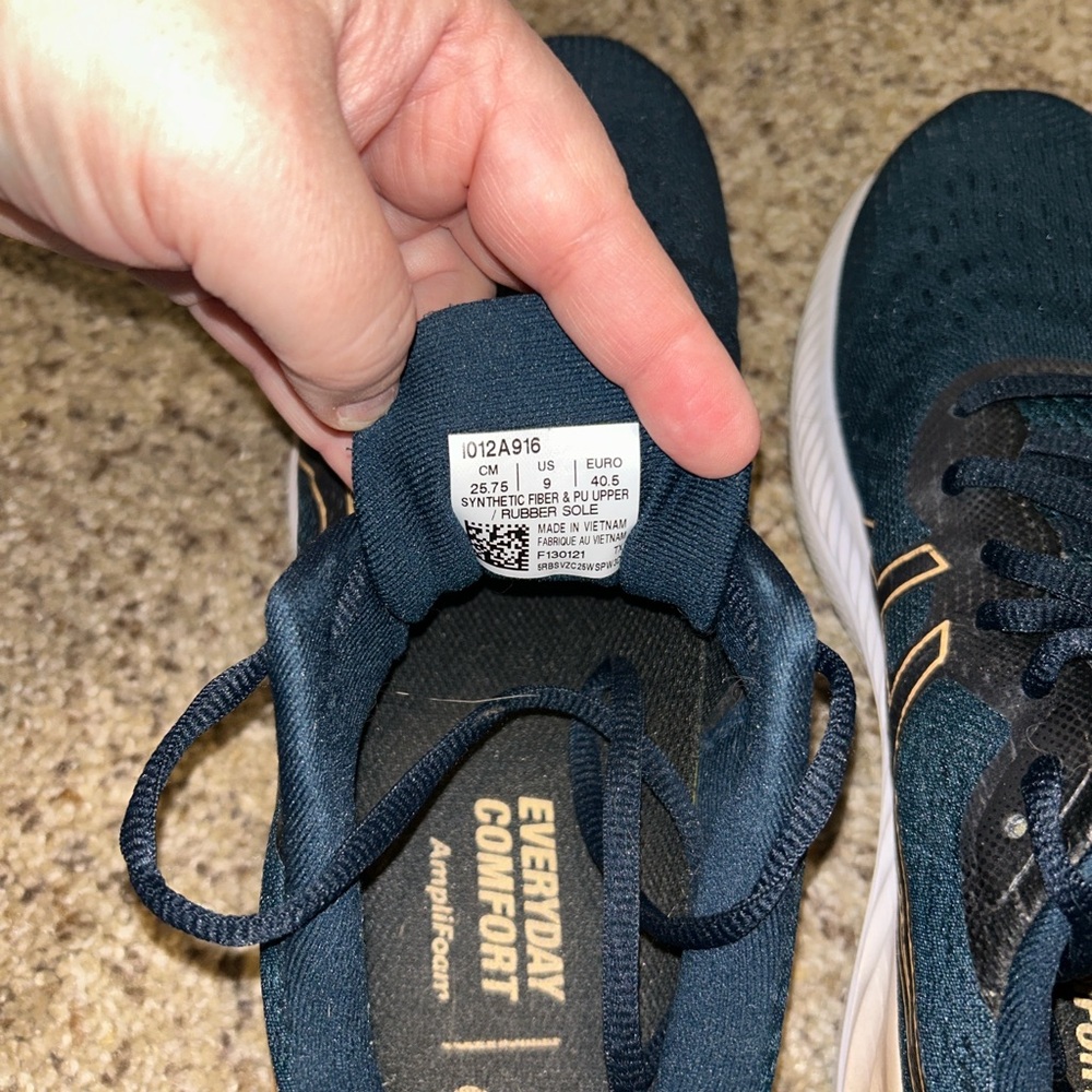 ASICS Women's Gel-Excite 8, Size 9 - Picture 3 of 10